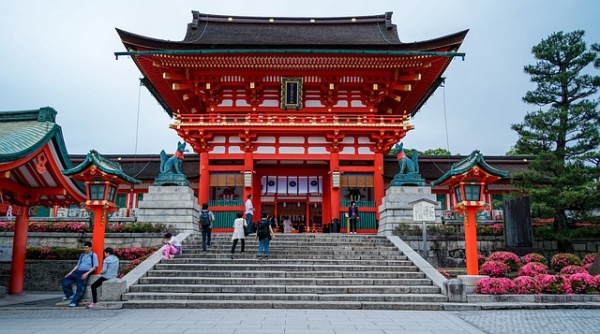 fushimi-inari-taisha-shrine-1497697_640 (1)